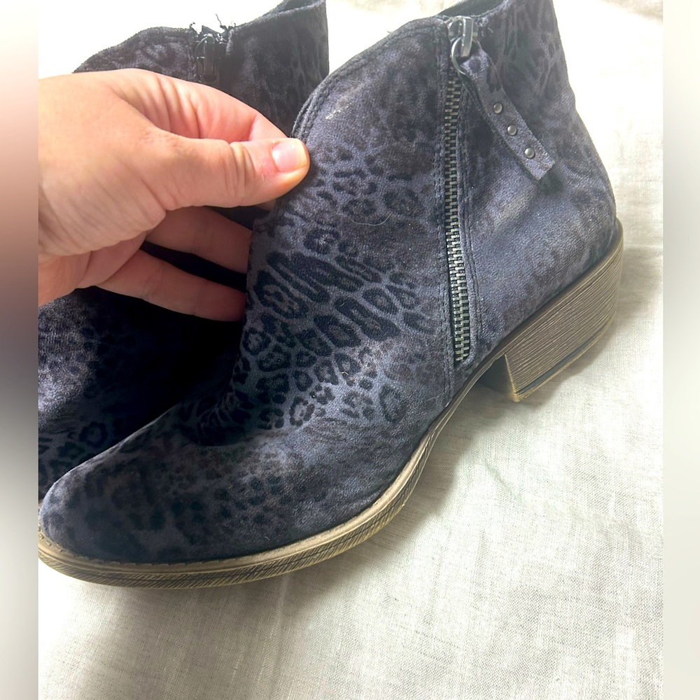 Very G booties